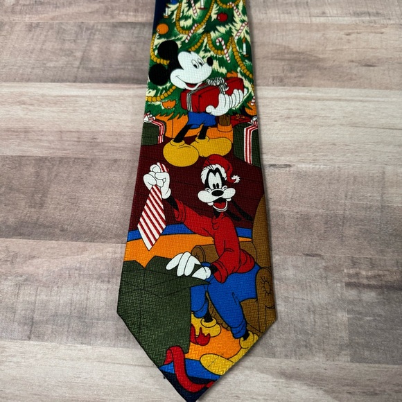 Vintage Disney Mickey Mouse and Goofy Christmas Neck Tie / Disney Mickey Unlmtd. - Picture 3 of 10